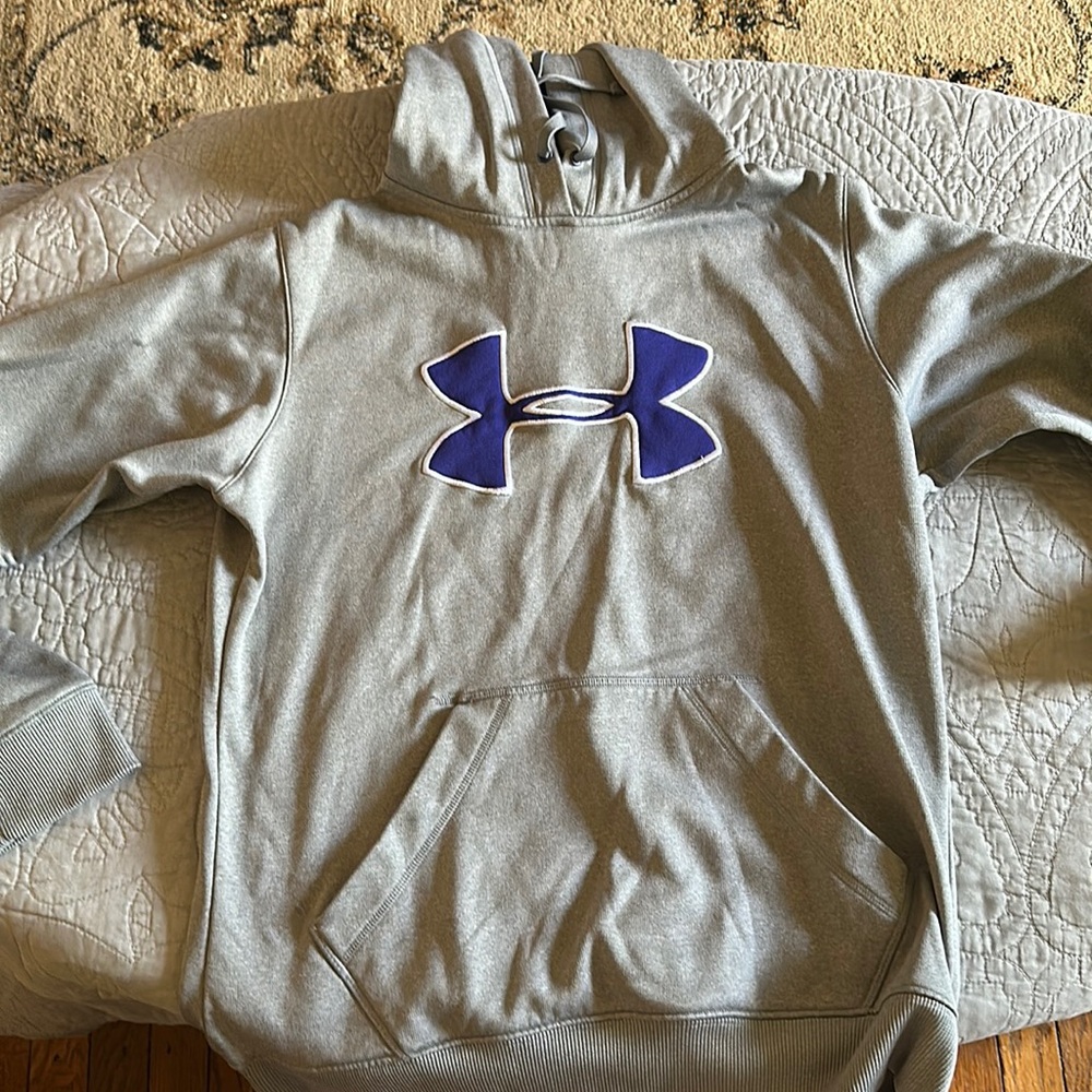 Under Armour women’s sweatshirt